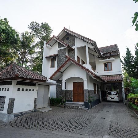 Super Oyo 1778 Omah Duwet Otel Beran Kidul Dış mekan fotoğraf